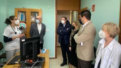 Visita de Gabriel Aln al centro de salud de Maside