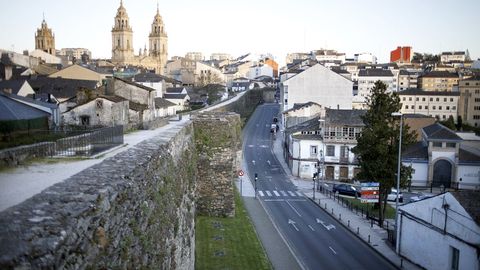 Ronda de la Muralla, en Lugo, sin una sola persona por las calles.