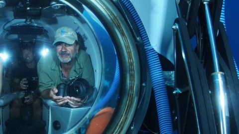 Romero en un submarino durante una grabacin para un documental
