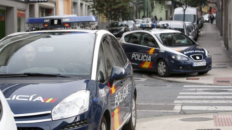 Dos patrullas de la policía, en la rúa Tui de Lugo.