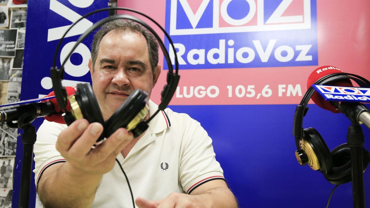 Muestra  A memoria do Son  en la antigua crcel de Sarria.Flix Jorquera en los estudios de RadioVoz Lugo