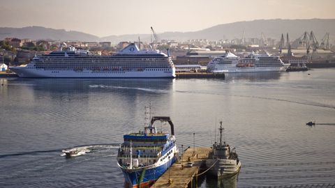 Imagen de archivo de una escala doble de cruceros en el puerto de Ferrol. 