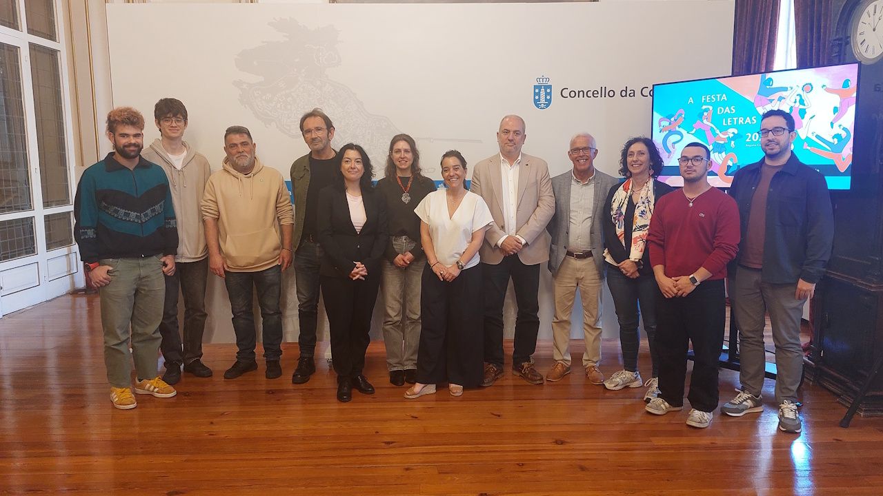 �Mira las fotos del concierto de Maldita Nerea en Noia!.Presentaci�n da II Festa das Letras�nas instalaci�ns municipais�de Mar�a Pita