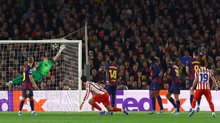 Doble golpe del Atlético de Madrid en el Camp Nou (0-2)