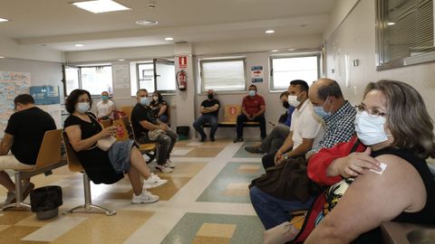 En la sala de espera del hospital mariano donde se aguarda unos minutos tras recibir la vacuna frente al covid-19