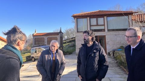 Visita de Emilio González Afonso a A Casa Vella de Allariz