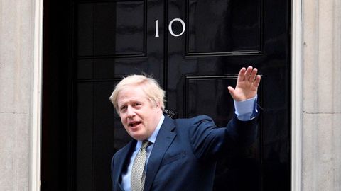 Boris Johnson, a su regreso al 10 de Downing Street tras reunirse con Isabel II