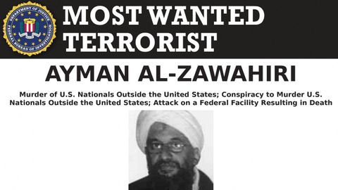 Cartel con la foto del terrorista de Al Qaida Ayman al Zawahiri como el ms buscado del mundo por Estados Unidos.