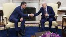 El jefe del Gobierno español, Pedro Sánchez, y el presidente de Estados Unidos, Joe Biden, este viernes en la Casa Blanca 