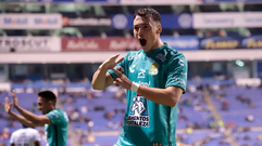 Federico Vias celebra un gol con Club Len