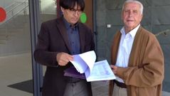 Entrega de firmas de vecinos de Conxo y A Rocha para que lleguen l�neas de autob�s urbano a esos barrios *+