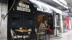 Imagen de la mtica Maycar, en Santiago, que por el da es cafetera y por la noche se convierte en una disocteca.