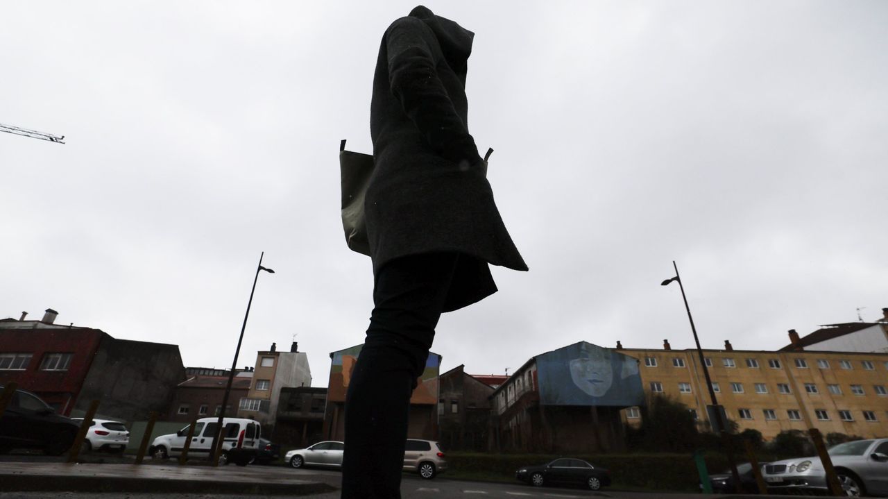 Reencuentro en Madrid de hijos de emigrantes gallegos en Suiza: María Teresa Rodríguez Castro, Isabel Gutiérrez López, Ana Maria Guerreiro Campelo ,Ana-María Roca Nieto, Valiñas, Cathy Freire Tesouro, Eva Añon Bouzas, Jacqueline Quintas Alfonso, Mary Paz Guerreiro Campelo, José Miguel González Fernández, Rosa Mari, José Luis Álvarez Casillas, Miguel Angel Gil Seco, Amador Sabio Orjales, Angelina Rodriguez Sandoval, Begonia Álvarez Casillas, Sandra Fontenla García, Ana Maria Gil Blas, Pili Rodriguez Castro, Susana Novoa Rodriguez y Maria Luisa González Álvarez