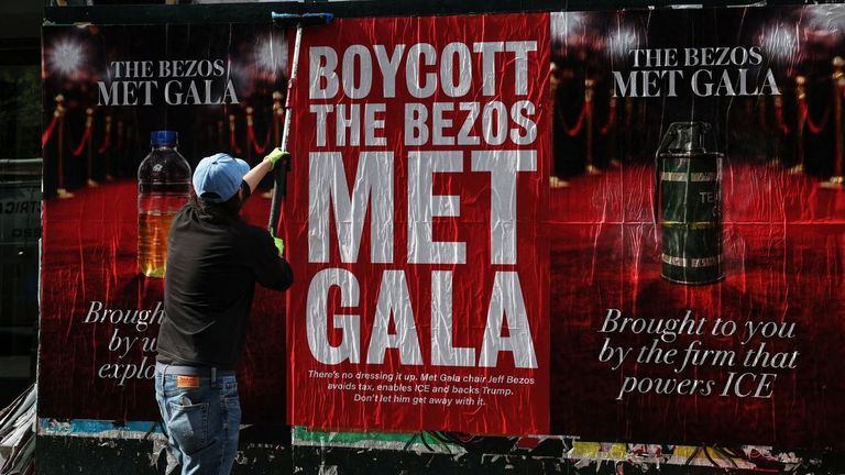 Polémica y boicot a la gala Met, patrocinada por Jeff Bezos