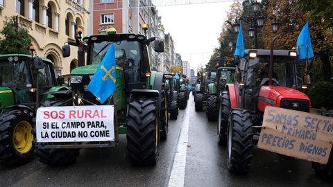 Tractorada en Oviedo organizado por Asturias ganadera