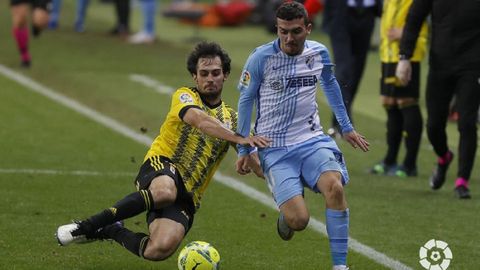 Arribas ante Joaqun en el Mlaga-Oviedo