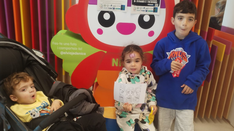 Tres de los cuatro hermanos Bravos que han sido diagnosticados con NEDEGE