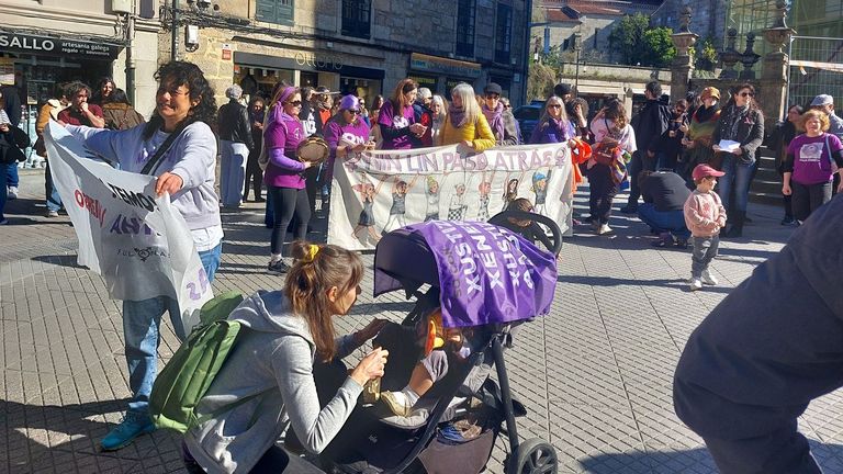 Pontevedra vive en la calle un feminismo necesario todo el año: «Este 8 de marzo non queremos festexar»