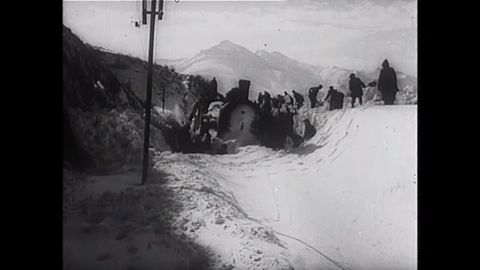 La gran nevada de 1953 que oblig� al personal ferroviario a limpiar las v�as de tren con palas