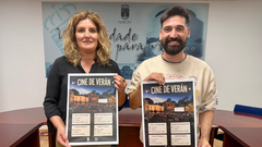 La alcaldesa de Nar�n, Mari�n Ferreiro, en la presentaci�n del programa del cine de verano junto a Gustavo del R�o, del Patronato de Cultura.