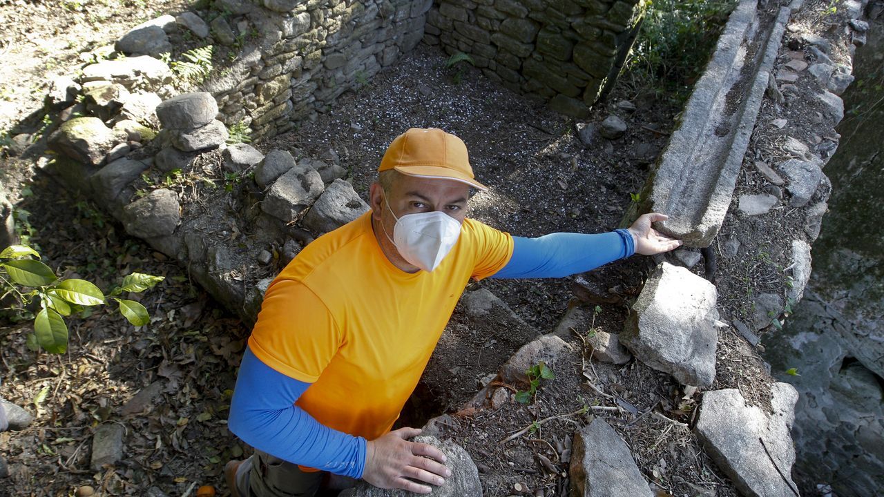 Secretos en piedra de la comarca de Pontevedra.Rafael Campos cumple con su compromiso y acta como delegado de Pap Noel en Santiago.