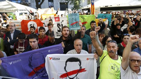 Protesta ante la consellera de Economa de la Generalitat contra las detenciones llevadas a cabo por la Guardia Civil