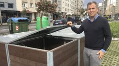 El portavoz del PP de Pontevedra, Rafa Domnguez, en un compostero comunitario en la ciudad