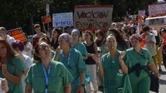 La concentracin de las enfermeras se convirti en una manifestacin en torno al Hospital Universitario A Corua (Chuac).