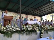 La misa se celebra en la plaza de A Milagrosa de Carballo