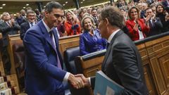 El líder del PP, Núñez Feijoo, felicita al reelegido Pedro Sánchez