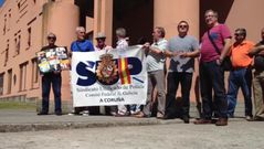 Concentraci�n de polic�as en A Coru�a contra los recortes