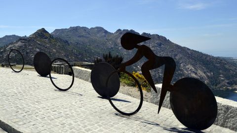 Monumento al ciclismo, en O zaro 