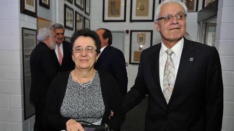 El presidente de la RAG, Víctor Freixanes, con Rosario Álvarez, presidenta del Consello da Cultura Galega.
