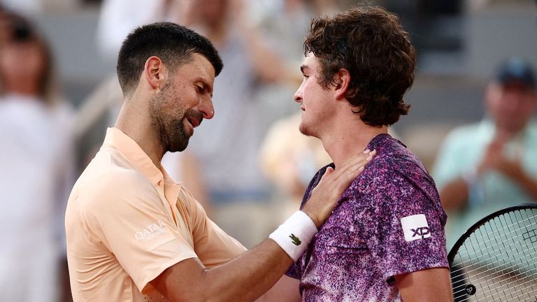 João Fonseca elimina a Djokovic de Roland Garros