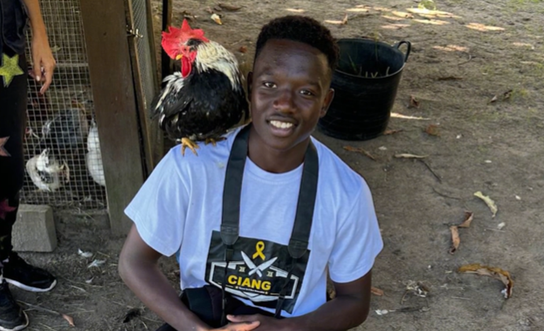 El jugador del Celta Aldrine Kibet, durante la visita a una granja que supuso un punto de inflexi�n�en su etapa en Vigo.