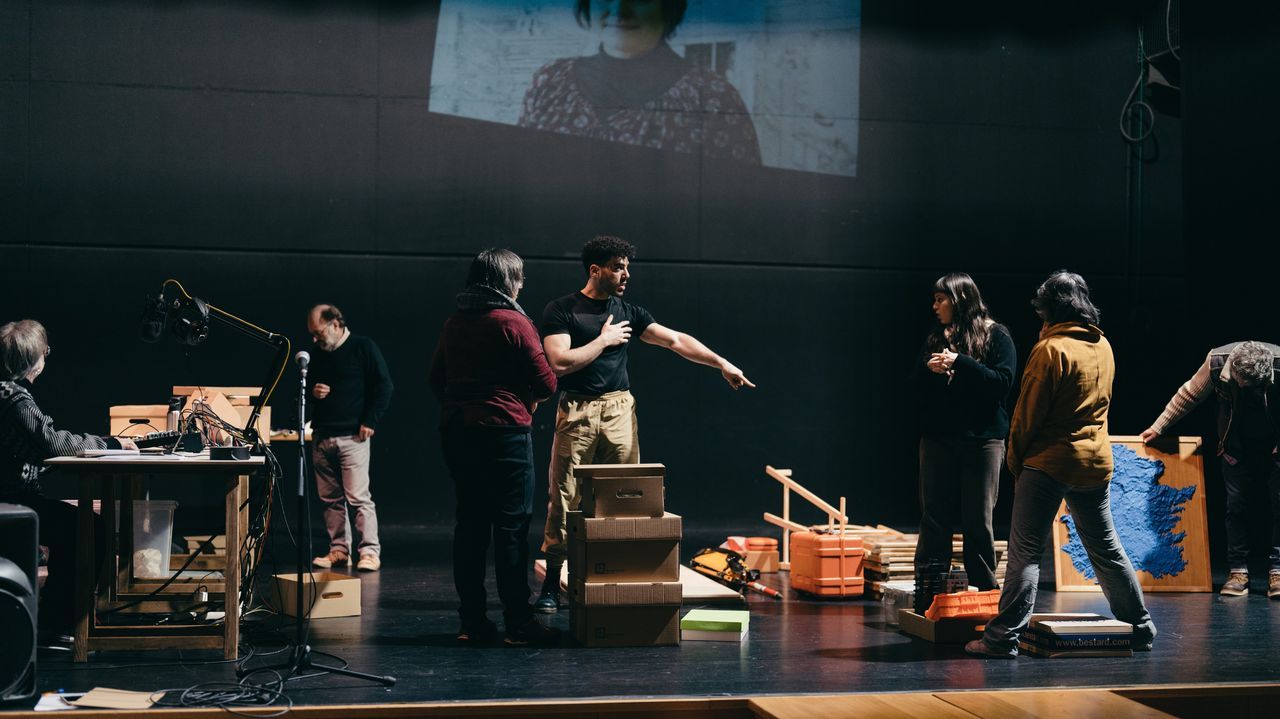 Foto do proceso creativo do novo espect&aacute;culo de Ch&eacute;vere, &laquo;Ictus&raquo;