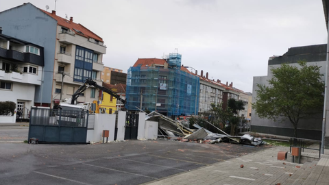 Planchas metlicas del tejado del IES de Rodeira, en Cangas