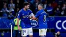 Santi Cazorla le pone a Lucas Ahijado el brazalete de capit�n del Real Oviedo