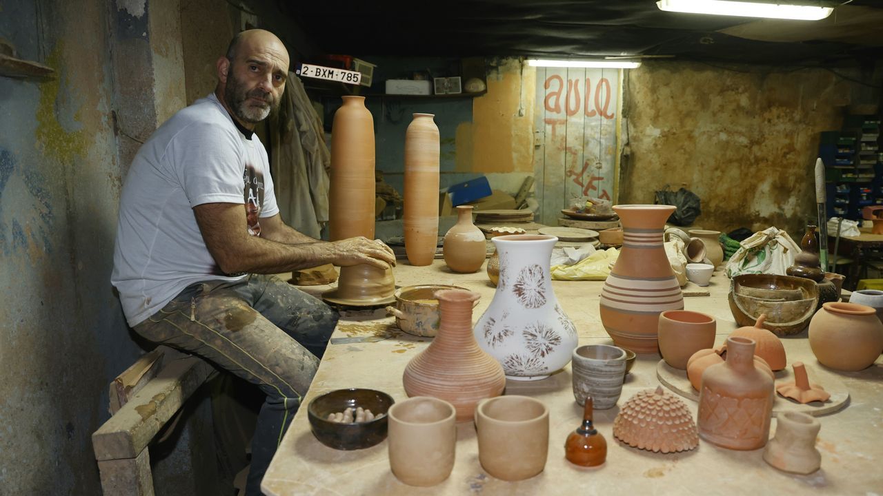Ricardo Garca, en su aula taller en Mos. 