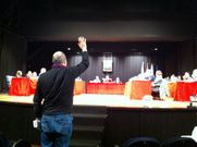 Un portavoz de la plataforma vecinal pudi� la palabra en el pleno