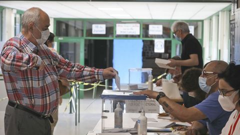 Votacin en el IES Xelmrez I de Santiago