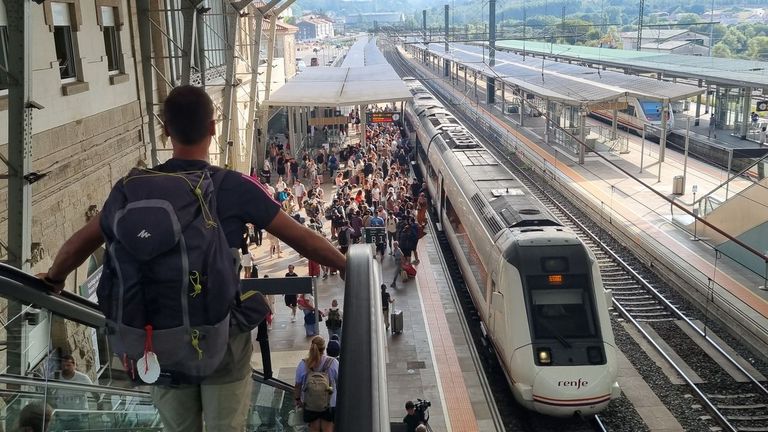 El AVE ya mueve el 65 % del tráfico de viajeros entre Santiago y Madrid a costa del avión