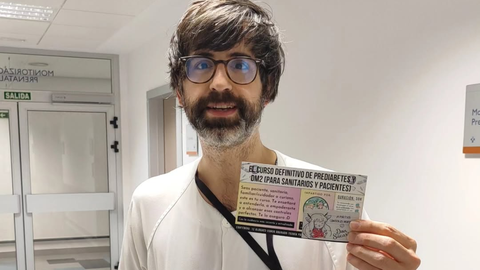 El enfermero asturiano Adri�n D�az se ha convertido en un referente para los pacientes con diabetes