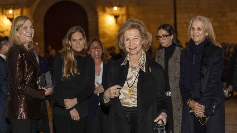 La reina Sofía, junto a la infanta Cristina y Victoria Federica, en Mallorca