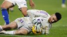 Leo Romn atrapa un baln durante el Villarreal B-Oviedo