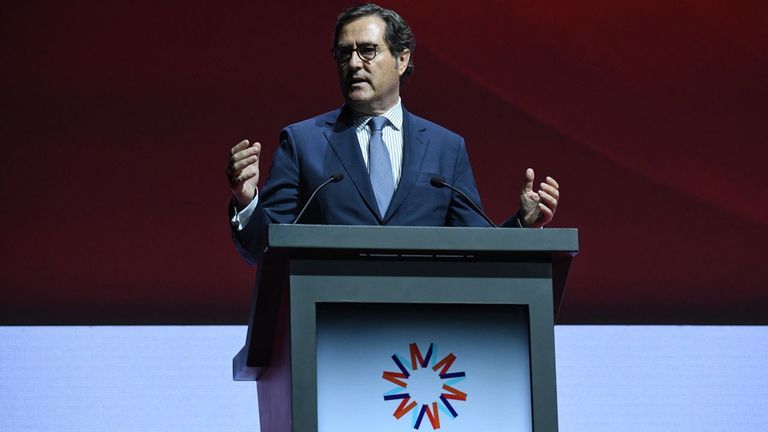 Garamendi avisa de que «implementar» pluses al salario mínimo podría implicar subidas de hasta el 30 %