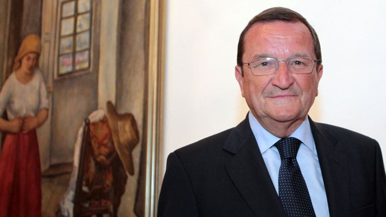 Fallece el exconcejal compostelano Carlos Nieves cuando estaba bañándose en una playa de O Grove