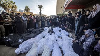 Cadáveres de palestinos en la ciudad de Deir al Balah, en el centro de la Franja de Gaza.