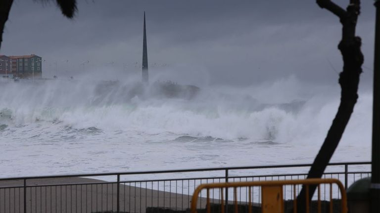 Fuerte oleaje en la costa gallega