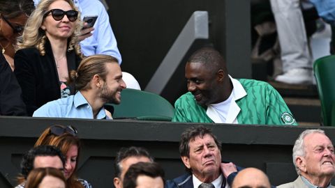El actor Idris Elba (a la derecha), en la final de Wimbledon